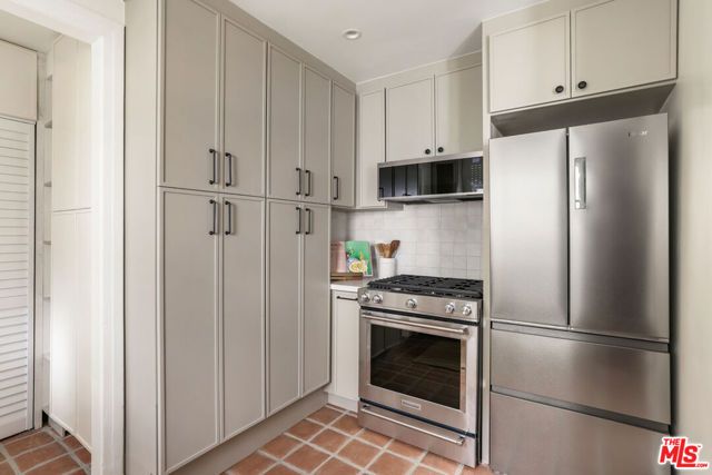619 N Sycamore Avenue, Los Angeles, CA 90036