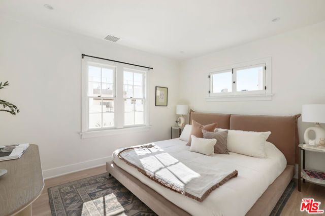 619 N Sycamore Avenue, Los Angeles, CA 90036