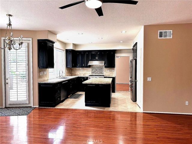 23411 Kingston, Valencia, CA 91354