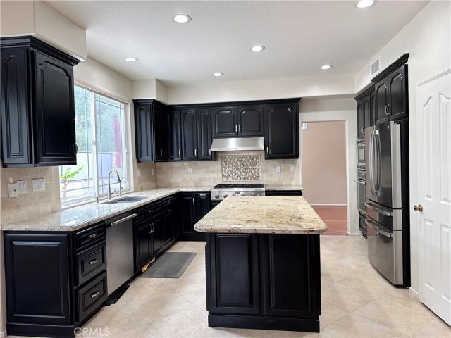 23411 Kingston, Valencia, CA 91354