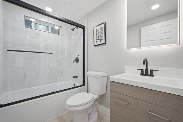 174 Redwood Drive, Hollister, CA 95023