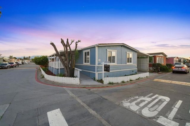 174 Redwood Drive, Hollister, CA 95023