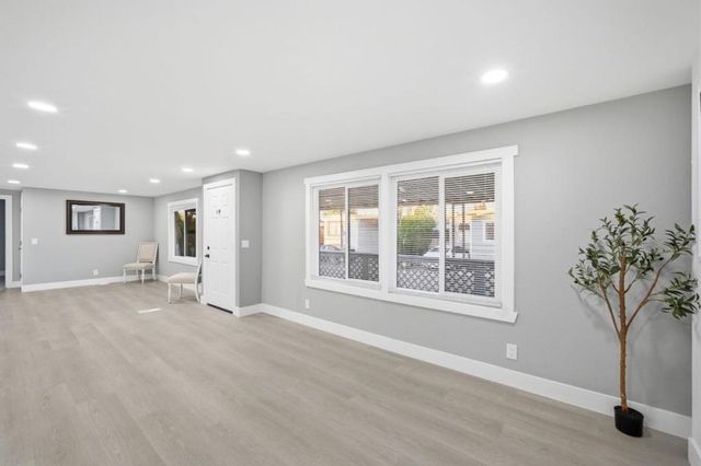 174 Redwood Drive, Hollister, CA 95023