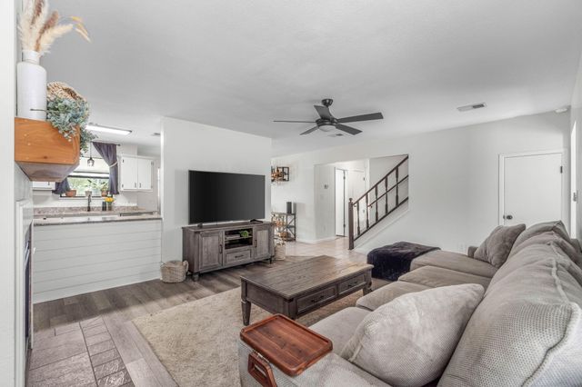6845 Avenida De Galvez, Navarre, FL 32566