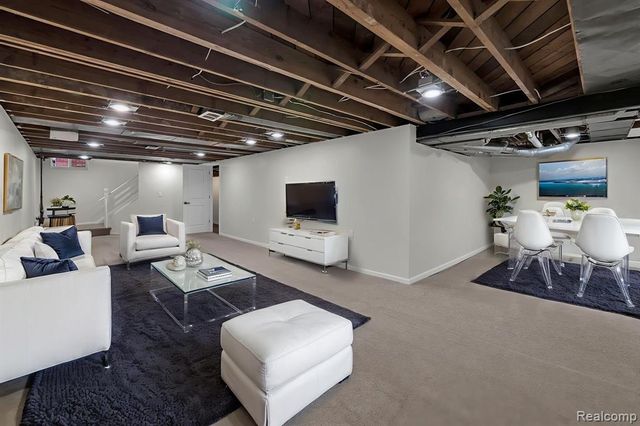 23080 Parklawn Street, Oak Park, MI 48237