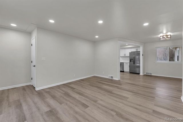 23080 Parklawn Street, Oak Park, MI 48237