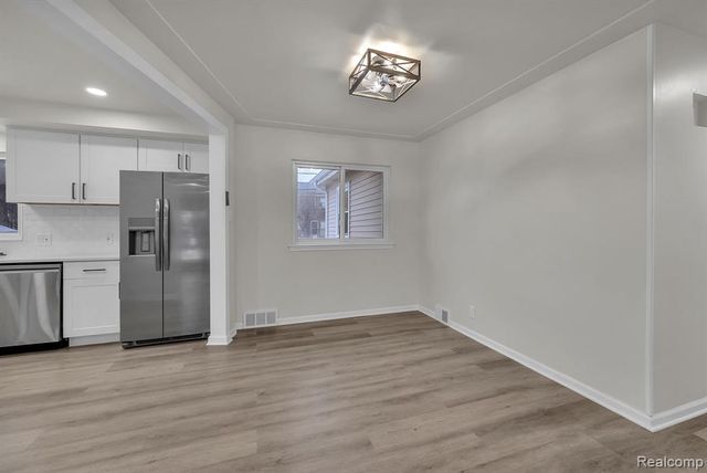 23080 Parklawn Street, Oak Park, MI 48237