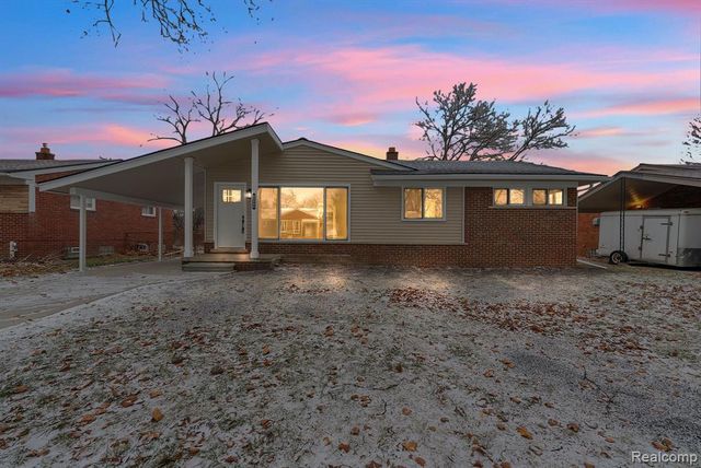 23080 Parklawn Street, Oak Park, MI 48237