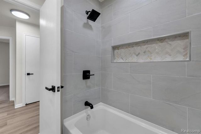 23080 Parklawn Street, Oak Park, MI 48237