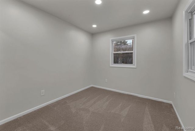 23080 Parklawn Street, Oak Park, MI 48237