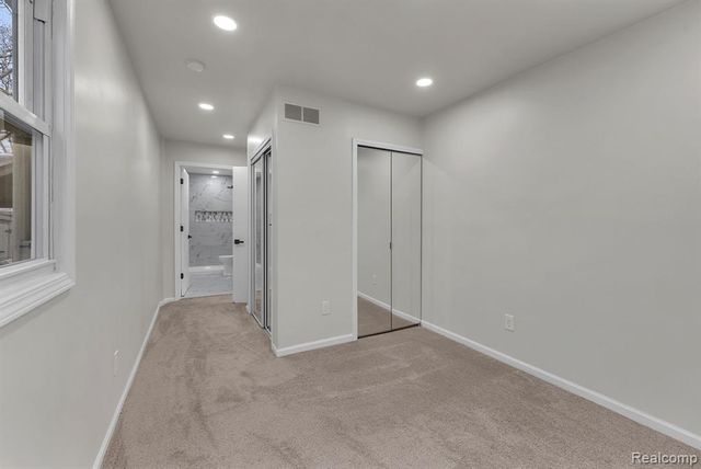 23080 Parklawn Street, Oak Park, MI 48237