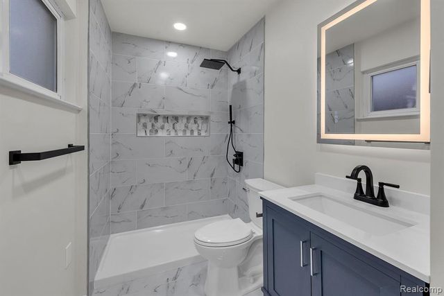 23080 Parklawn Street, Oak Park, MI 48237