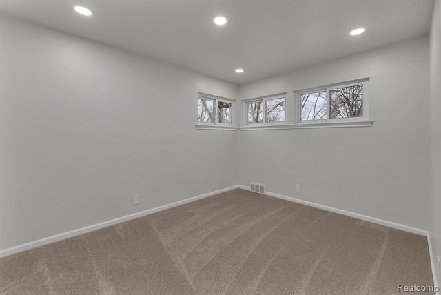 23080 Parklawn Street, Oak Park, MI 48237