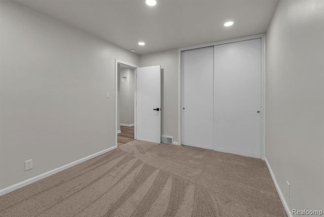 23080 Parklawn Street, Oak Park, MI 48237