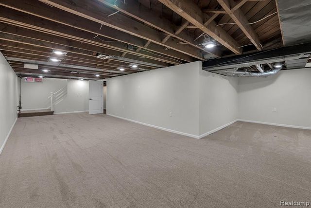 23080 Parklawn Street, Oak Park, MI 48237