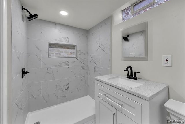 23080 Parklawn Street, Oak Park, MI 48237