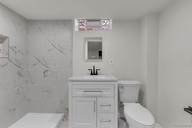 23080 Parklawn Street, Oak Park, MI 48237