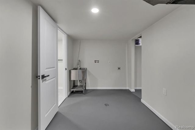 23080 Parklawn Street, Oak Park, MI 48237