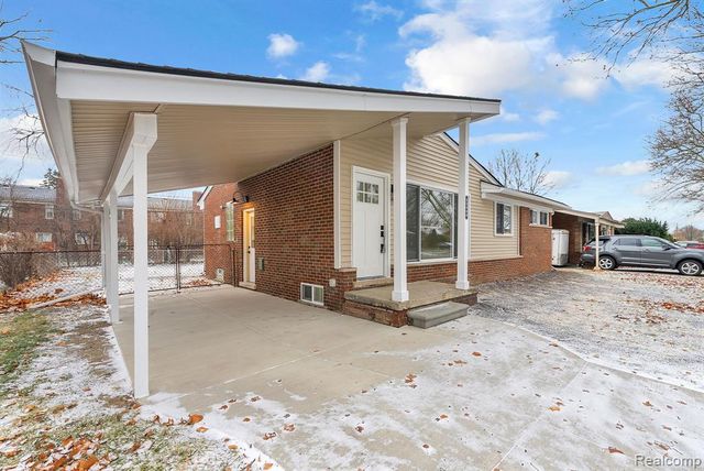 23080 Parklawn Street, Oak Park, MI 48237