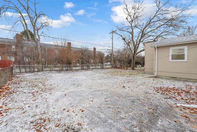 23080 Parklawn Street, Oak Park, MI 48237