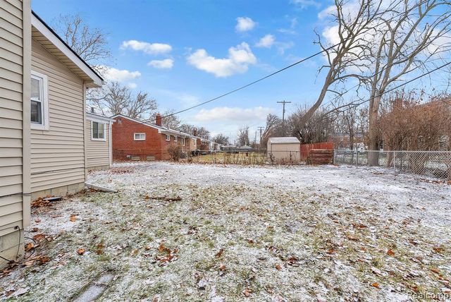 23080 Parklawn Street, Oak Park, MI 48237