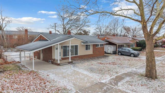 23080 Parklawn Street, Oak Park, MI 48237