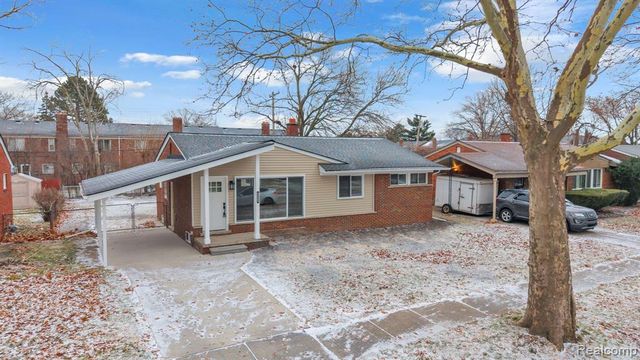 23080 Parklawn Street, Oak Park, MI 48237