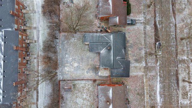 23080 Parklawn Street, Oak Park, MI 48237