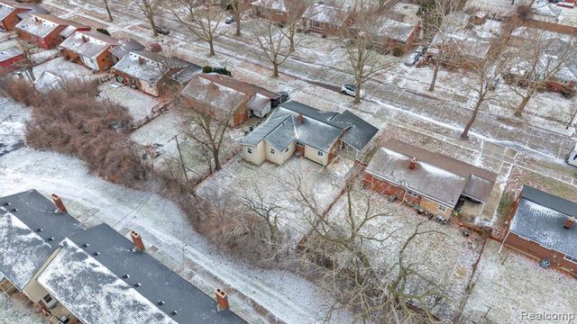 23080 Parklawn Street, Oak Park, MI 48237