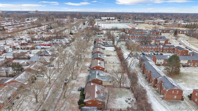 23080 Parklawn Street, Oak Park, MI 48237