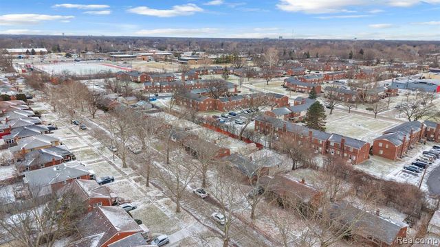 23080 Parklawn Street, Oak Park, MI 48237