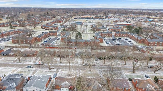 23080 Parklawn Street, Oak Park, MI 48237