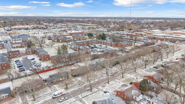 23080 Parklawn Street, Oak Park, MI 48237