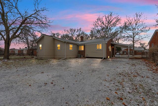 23080 Parklawn Street, Oak Park, MI 48237