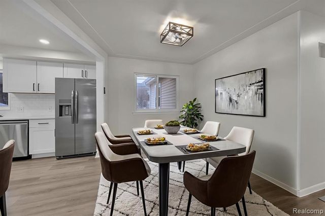 23080 Parklawn Street, Oak Park, MI 48237