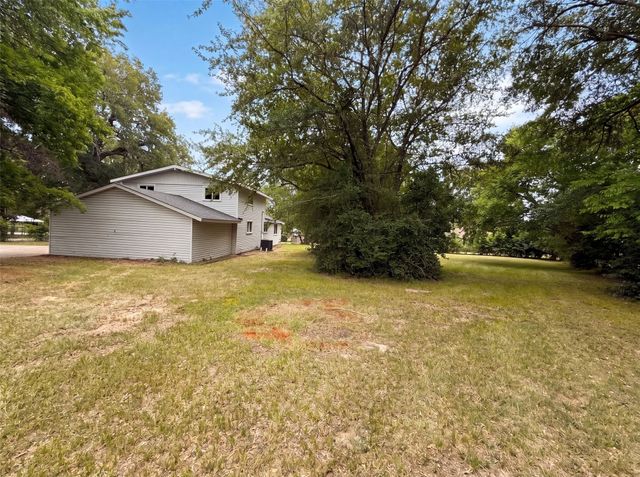 123 E Merry Way, Gun Barrel City, TX 75156