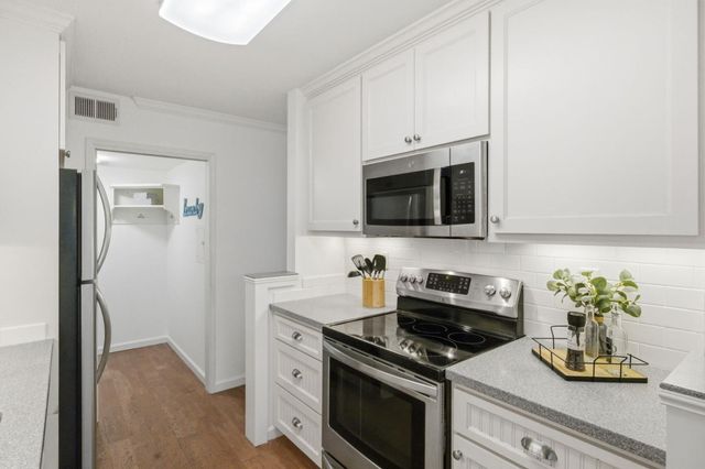 3387 Brittan Avenue 2, San Carlos, CA 94070