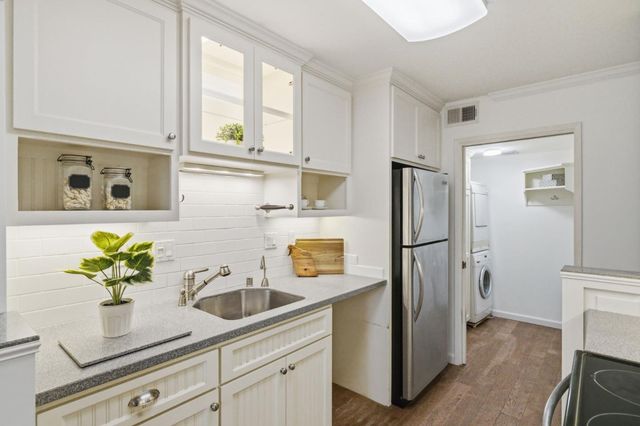 3387 Brittan Avenue 2, San Carlos, CA 94070