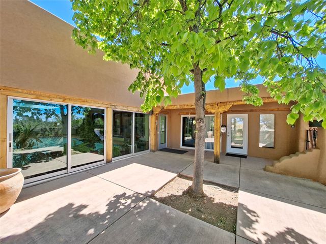 149 Calle Ojo Feliz O, Santa Fe, NM 87505