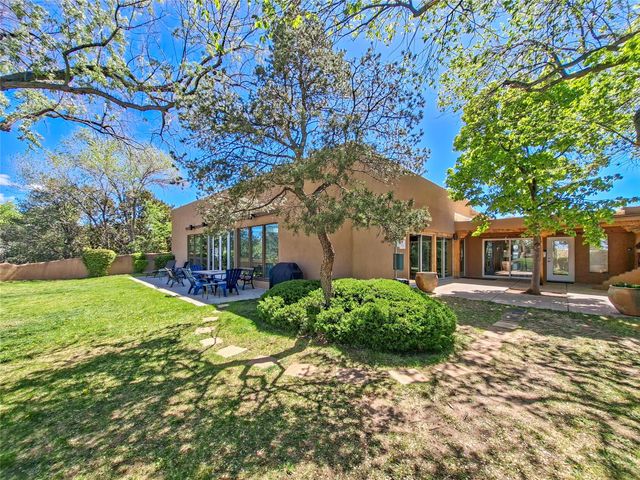149 Calle Ojo Feliz O, Santa Fe, NM 87505