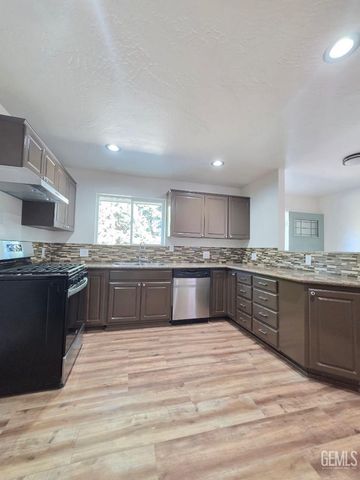 17660 Arlington Place, Tehachapi, CA 93561