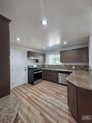17660 Arlington Place, Tehachapi, CA 93561