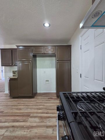 17660 Arlington Place, Tehachapi, CA 93561