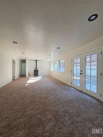 17660 Arlington Place, Tehachapi, CA 93561
