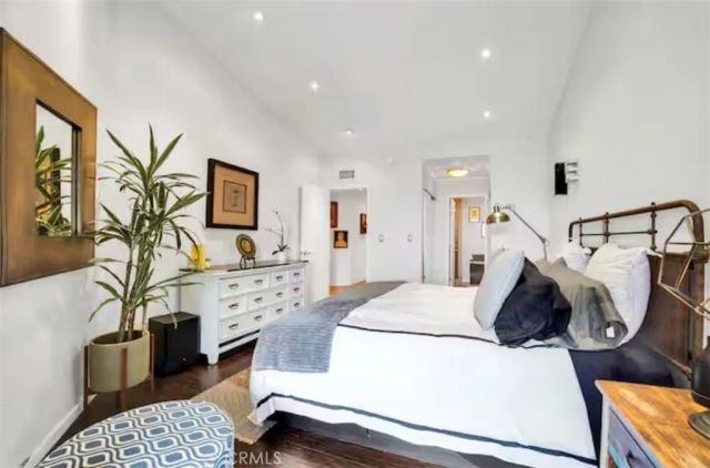 911 N Kings 306, West Hollywood, CA 90069