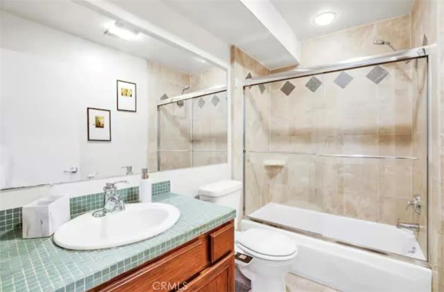 911 N Kings 306, West Hollywood, CA 90069