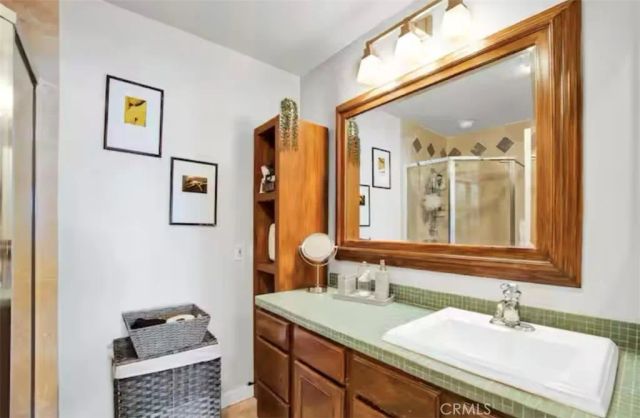 911 N Kings 306, West Hollywood, CA 90069