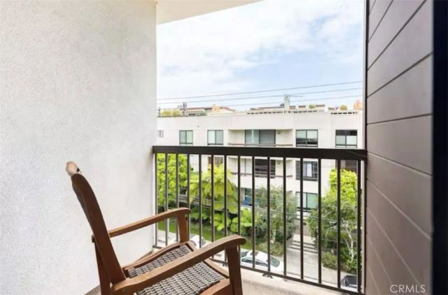 911 N Kings 306, West Hollywood, CA 90069