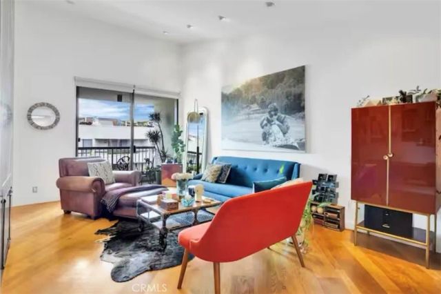 911 N Kings 306, West Hollywood, CA 90069