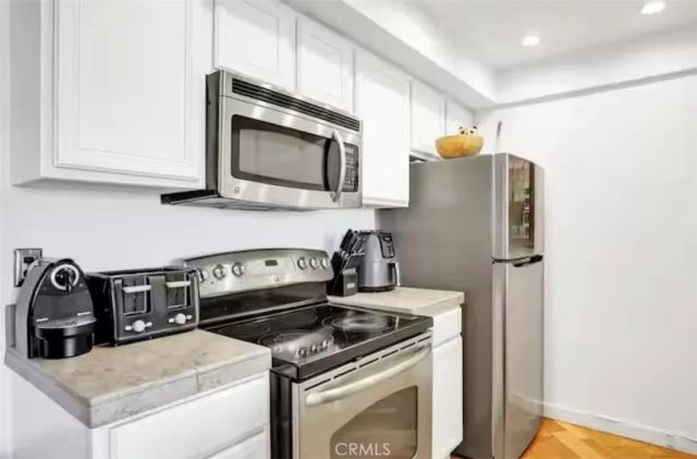 911 N Kings 306, West Hollywood, CA 90069
